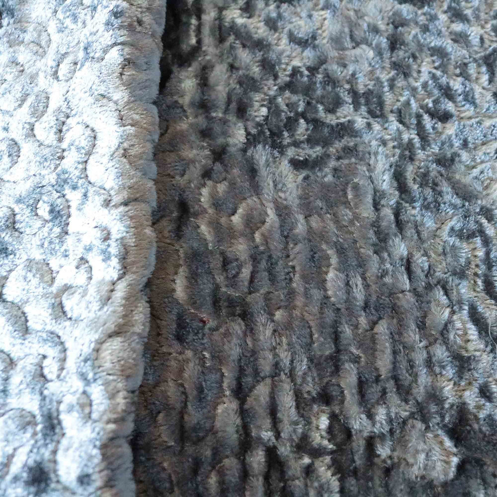 Monte Carlo, Monaco -Embroidered design on a metallic panne velvet