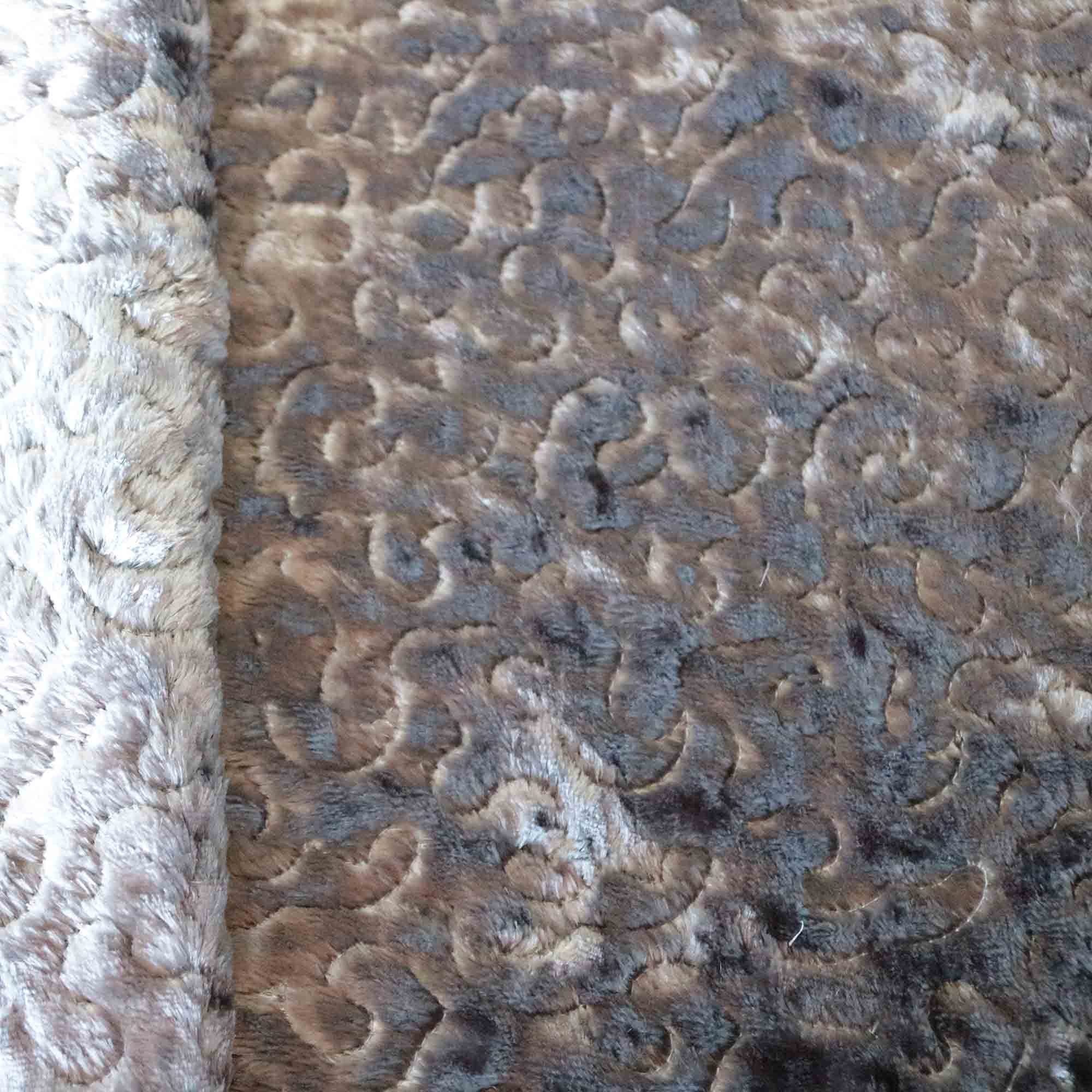 Monte Carlo, Monaco -Embroidered design on a metallic panne velvet