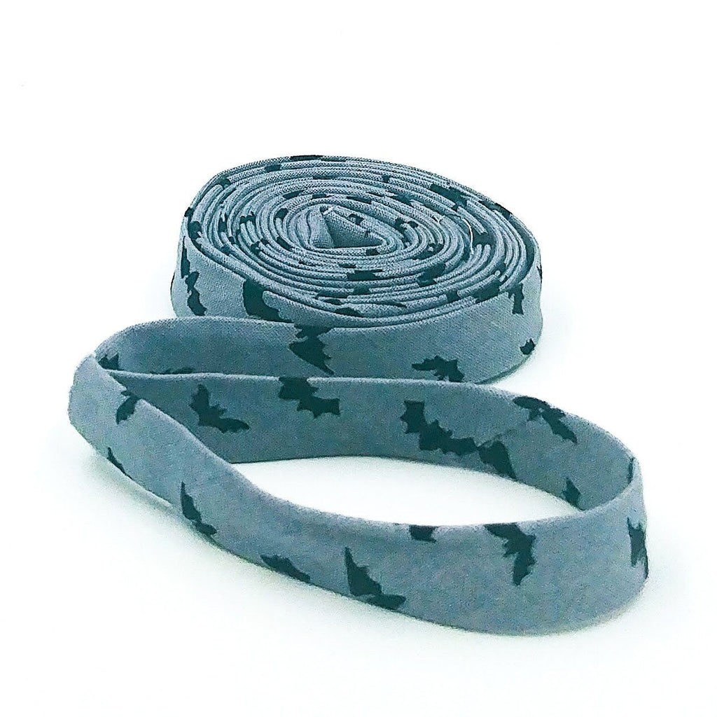 Double Fold Bias Tape 1/2'' Sophisticated Halloween Bats Fog Gray Binding
